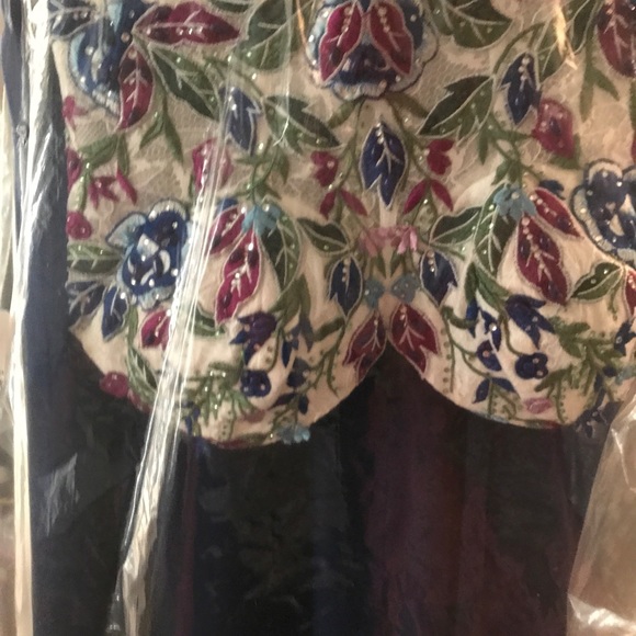 Ellie Wilde Elegant Two Piece Gown👗👠 - Picture 8 of 8